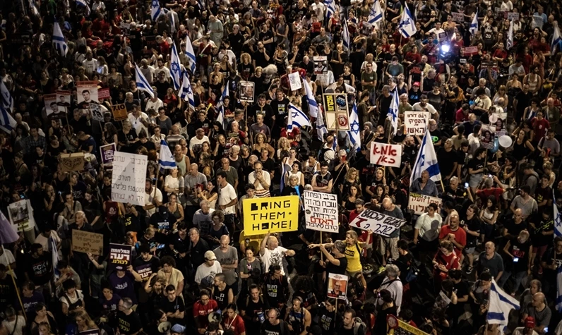 Tel Aviv'deki en büyük eylem! Protestocular Netanyahu'nun evine yürüdü