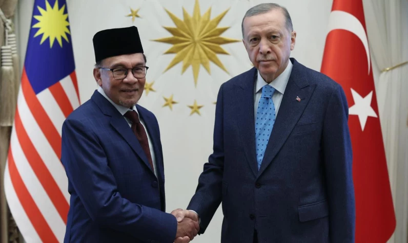 Bayram diplomasisi! Cumhurbaşkanı Erdoğan, Malezya Başbakanı ile görüştü