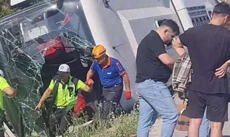 1 saat önce uyardıktan sonra otobüs şarampole yuvarlandı! Kahraman polis 23 kişiyi ölümden kurtardı!
